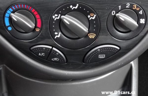 Ford Focus 1.6i 16V GHIA, nabídka A157/16