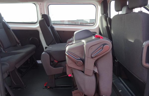 Ford Tourneo Custom 2.2 TDCi L2H1 9 MÍST, VYHŘ. SKLO, nabídka A232/17