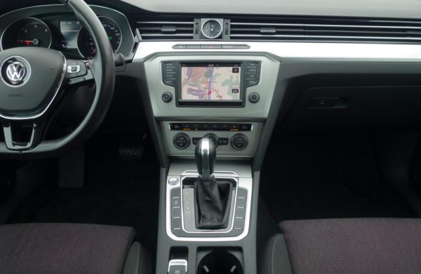 Volkswagen Passat 2.0 TDi DSG NAVI, VYHŘÍVANÁ SEDADLA, nabídka A240/18