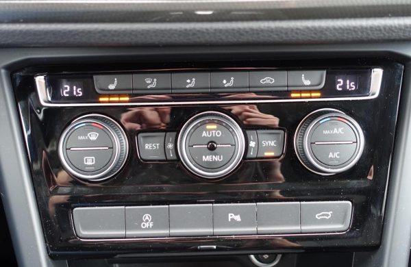 Volkswagen Touran 2.0 TDi DSG 7 MÍST XENONY NOVÉ PNEU, nabídka A252/21