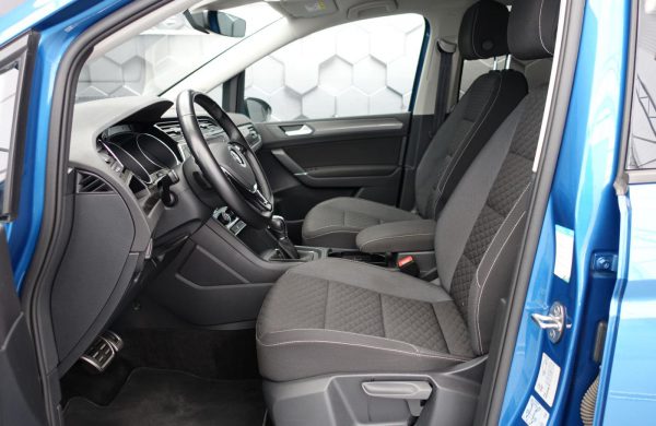 Volkswagen Touran 2.0 TDi DSG 7 MÍST XENONY NOVÉ PNEU, nabídka A252/21