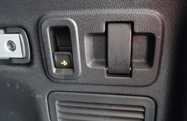 Volkswagen Touran 2.0 TDi DSG 7 MÍST XENONY NOVÉ PNEU, nabídka A252/21