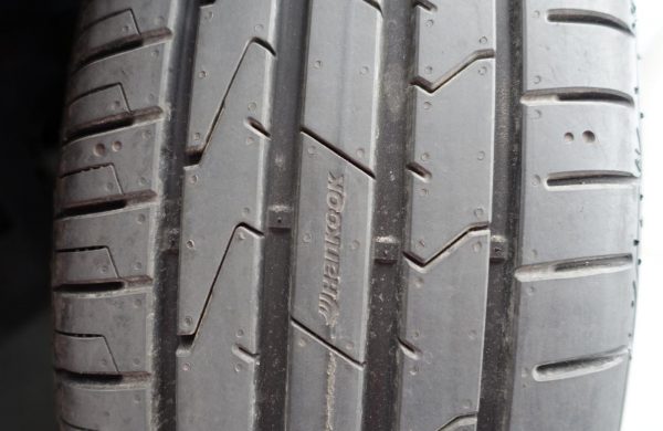 Volkswagen Touran 2.0 TDi DSG 7 MÍST XENONY NOVÉ PNEU, nabídka A252/21