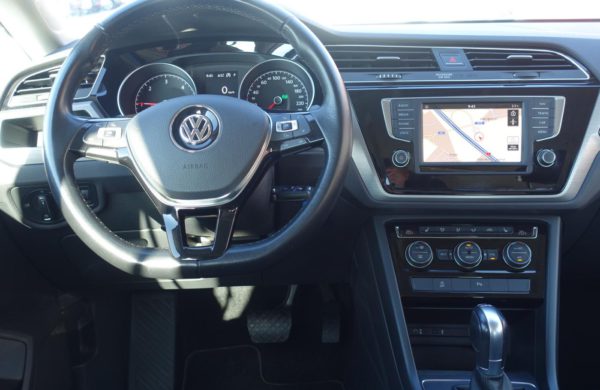 Volkswagen Touran 2.0 TDi DSG CZ NAVI, VYHŘ. SEDADLA, nabídka A27/20