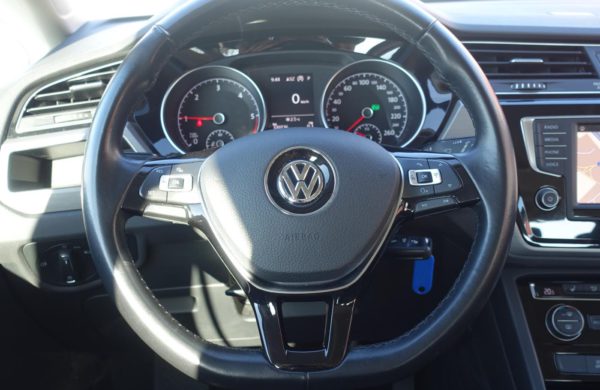 Volkswagen Touran 2.0 TDi DSG CZ NAVI, VYHŘ. SEDADLA, nabídka A27/20