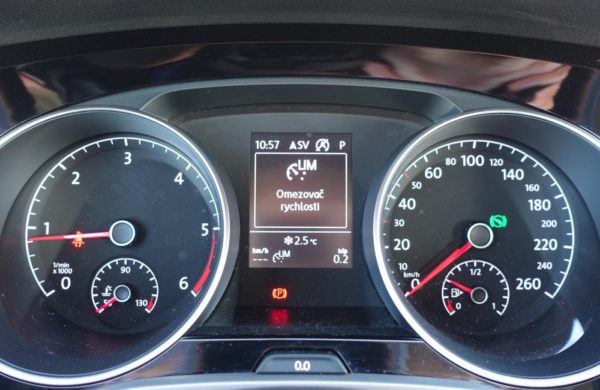 Volkswagen Touran 2.0 TDi DSG CZ NAVI, VYHŘ. SEDADLA, nabídka A27/20