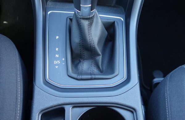 Volkswagen Touran 2.0 TDi DSG CZ NAVI, VYHŘ. SEDADLA, nabídka A27/20