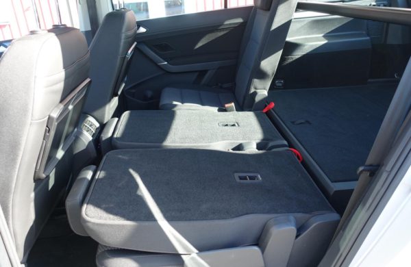 Volkswagen Touran 2.0 TDi DSG CZ NAVI, VYHŘ. SEDADLA, nabídka A27/20