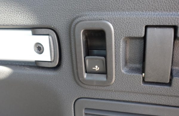 Volkswagen Touran 2.0 TDi DSG CZ NAVI, VYHŘ. SEDADLA, nabídka A27/20