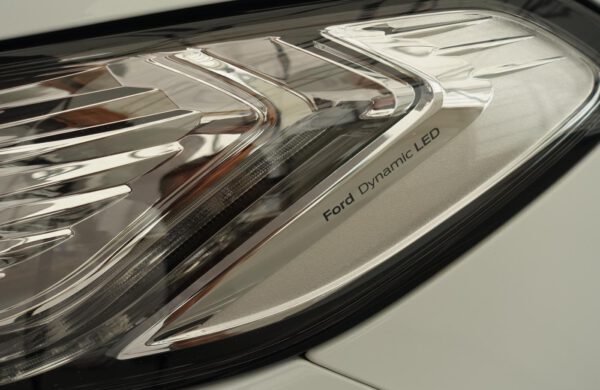 Ford Mondeo 2.0 TDCi LED světla, SYNC 3, NAVI, nabídka A50/21