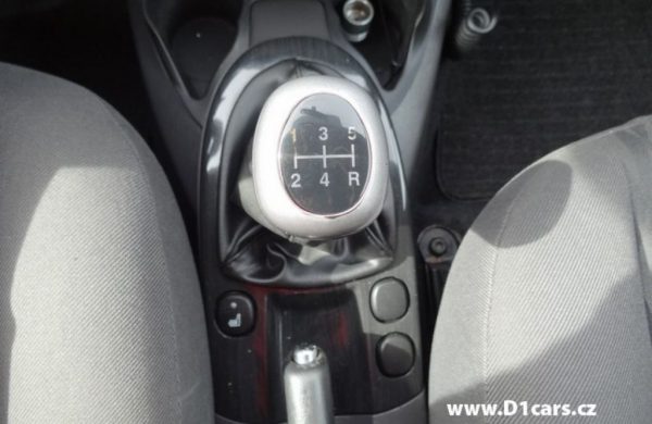 Ford Focus 1.6 16V Ghia DIGITÁLNÍ KLIMATIZACE, nabídka A51/16