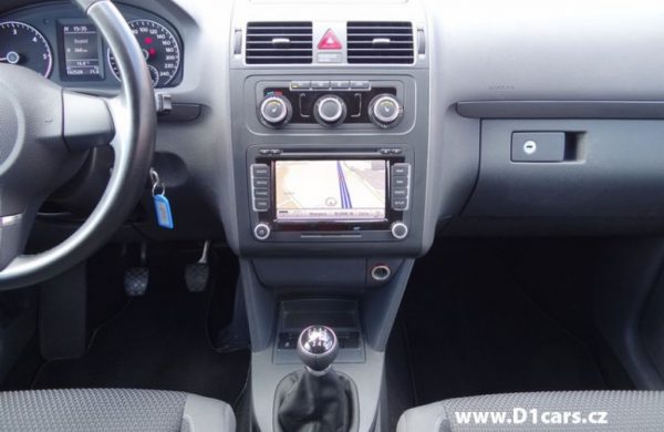 Volkswagen Touran 1.6TDi Comfortline NAVI, PARKOVACÍ KAMERA, nabídka A69/15