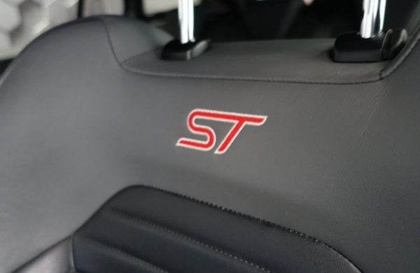 Ford Focus 2.0 ST 140 kW LED SVĚTLA, nabídka 56bc45b6-4cba-4f8a-b3e9-f0542c7123e1