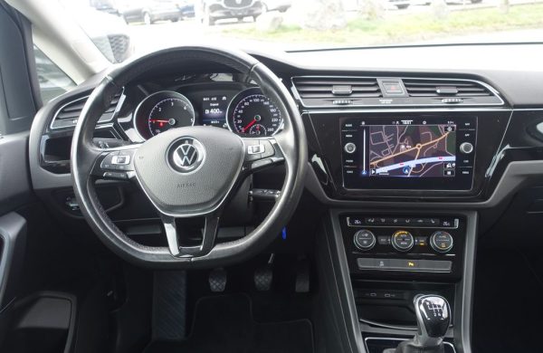 Volkswagen Touran 2.0 TDi Highline LED SVĚTLA, nabídka bdb20b52-6156-4162-886b-b5a45618d4d1