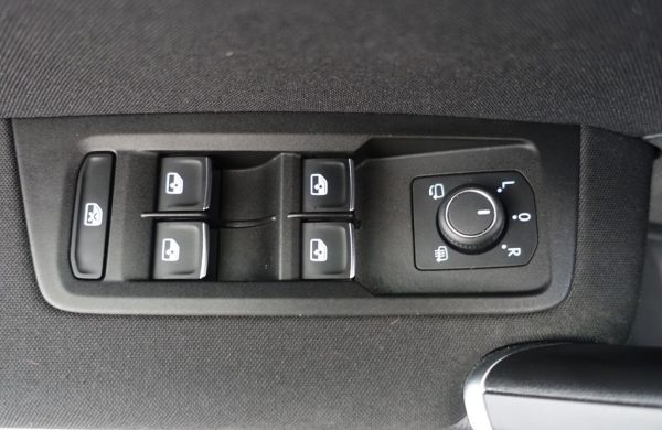 Volkswagen Touran 2.0 TDi Highline LED SVĚTLA, nabídka bdb20b52-6156-4162-886b-b5a45618d4d1