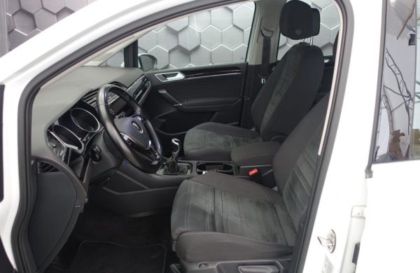 Volkswagen Touran 2.0 TDi Highline LED SVĚTLA, nabídka bdb20b52-6156-4162-886b-b5a45618d4d1
