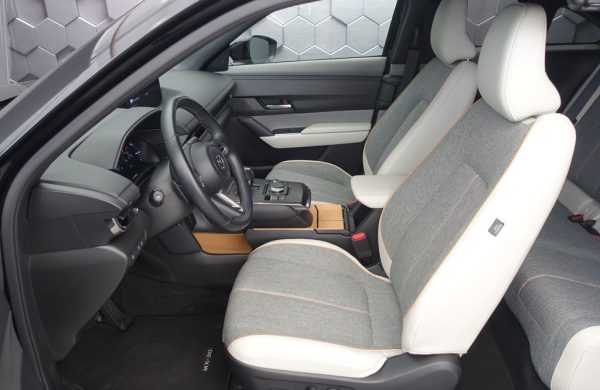 Mazda MX-30 E-SKYACTIVE, 107 kW, nabídka 5f884422-3577-468e-863d-d0d11dc3e2ba