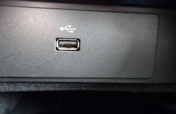 Ford Mondeo 110 kW, manuál, KAMERA, nabídka 4e74472f-63ca-4450-8ae7-8fff640078de