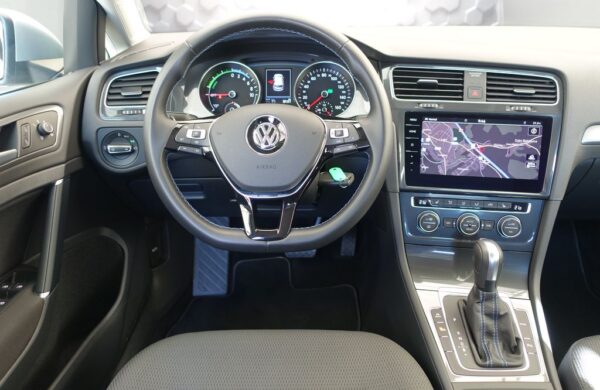 Volkswagen Golf 100kW,Tepelné čerpadlo, nabídka 54b9d637-e6fd-4a20-a1a8-c6975f392a36
