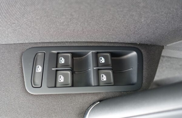 Volkswagen Golf 100kW,Tepelné čerpadlo, nabídka 54b9d637-e6fd-4a20-a1a8-c6975f392a36