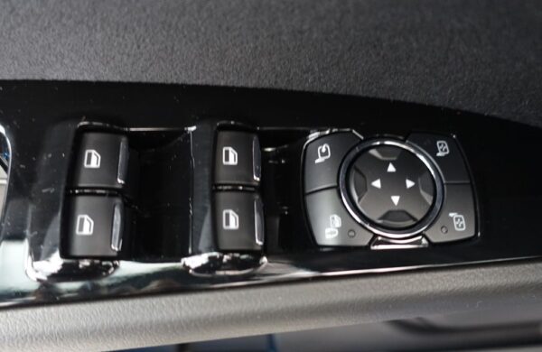 Ford Mondeo 2.0 e-CVT Hybrid Titanium, nabídka 65248121-a1ac-4591-a897-8435cbd59938