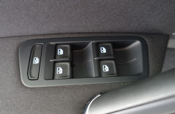 Volkswagen Golf SoH 95,4%, tepelné čerpadlo, nabídka b7028039-4514-4a32-babc-3ccf4e0aebce