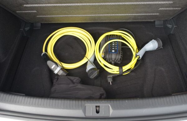 Volkswagen Golf SoH 95,4%, tepelné čerpadlo, nabídka b7028039-4514-4a32-babc-3ccf4e0aebce