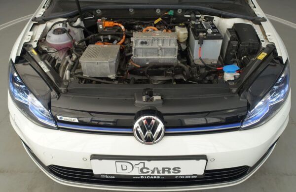 Volkswagen Golf SoH 95,4%, tepelné čerpadlo, nabídka b7028039-4514-4a32-babc-3ccf4e0aebce