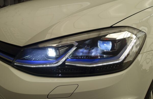 Volkswagen Golf SoH 95,4%, tepelné čerpadlo, nabídka b7028039-4514-4a32-babc-3ccf4e0aebce