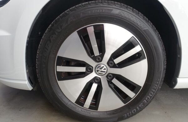 Volkswagen Golf SoH 95,4%, tepelné čerpadlo, nabídka b7028039-4514-4a32-babc-3ccf4e0aebce