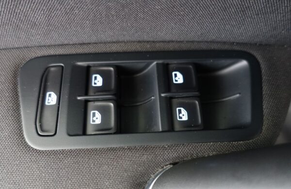 Volkswagen Golf SoH 90,7%, LED světlomety, nabídka 334ea721-ea79-4378-a883-f23dc977887b