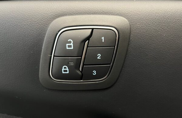 Ford Mustang Mach-E Premium – AWD – 94,9% SoH, nabídka b1f53077-6464-49a2-831f-a9d706996294