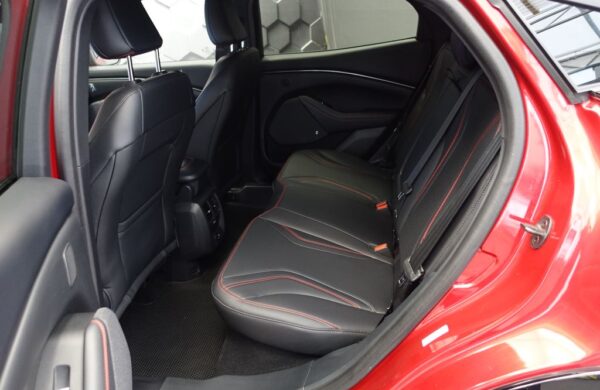 Ford Mustang Mach-E Premium – AWD – 94,9% SoH, nabídka b1f53077-6464-49a2-831f-a9d706996294