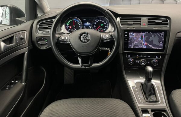 Volkswagen Golf 100kW, LED, SoH 94%, nabídka b8b6b1bc-f207-47f5-b02c-c5bd6d064595