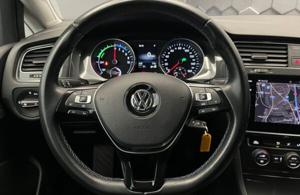 Volkswagen Golf 100kW, LED, SoH 94%, nabídka b8b6b1bc-f207-47f5-b02c-c5bd6d064595