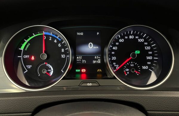 Volkswagen Golf 100kW, LED, SoH 94%, nabídka b8b6b1bc-f207-47f5-b02c-c5bd6d064595