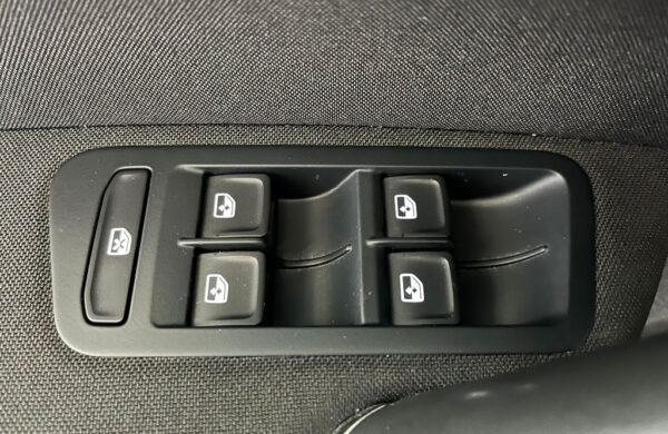 Volkswagen Golf 100kW, LED, SoH 94%, nabídka b8b6b1bc-f207-47f5-b02c-c5bd6d064595