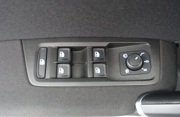 Volkswagen Touran 2.0 TDi Comfortline LED SVĚTLA, nabídka cbe390ac-f09d-47c2-a183-4c8280241ae5