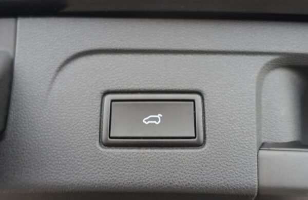 Volkswagen Touran 2.0 TDi Comfortline LED SVĚTLA, nabídka cbe390ac-f09d-47c2-a183-4c8280241ae5