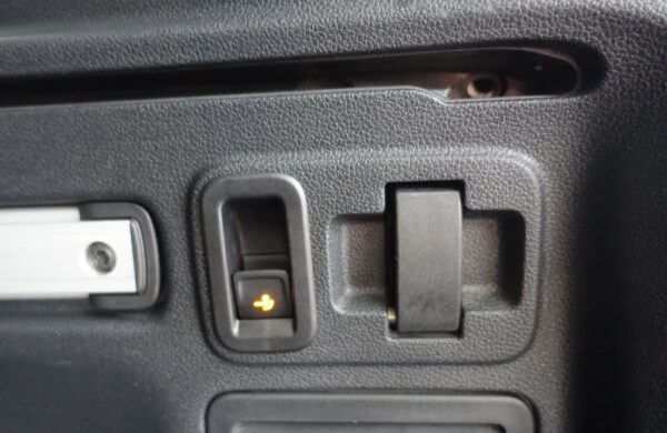 Volkswagen Touran 2.0 TDi Comfortline LED SVĚTLA, nabídka cbe390ac-f09d-47c2-a183-4c8280241ae5