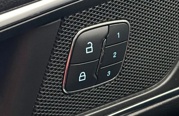 Ford S-Max 2.0 ST-LINE manuál LED , nabídka afeff456-738e-4b42-a253-e50b9cb2ffe0