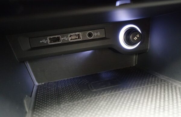 Volkswagen Touran 2.0 TDi DSG Zimní kola, nabídka c6813fb4-0802-4b4f-a1fc-dfbbcb8acb7b