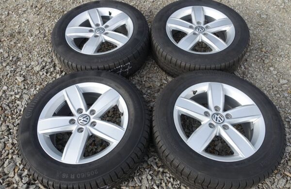 Volkswagen Touran 2.0 TDi DSG Zimní kola, nabídka c6813fb4-0802-4b4f-a1fc-dfbbcb8acb7b