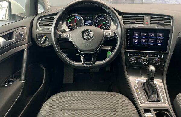 Volkswagen Golf e-Golf SOH 96.4%,100kW.LED, nabídka 0a46da8e-c97b-471e-8467-8dc58f271edc