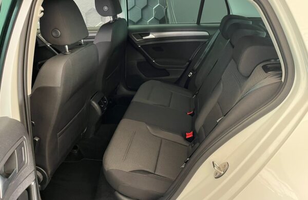 Volkswagen Golf e-Golf SOH 96.4%,100kW.LED, nabídka 0a46da8e-c97b-471e-8467-8dc58f271edc