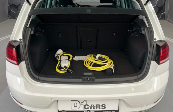 Volkswagen Golf e-Golf SOH 96.4%,100kW.LED, nabídka 0a46da8e-c97b-471e-8467-8dc58f271edc