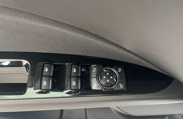 Ford Mondeo 2,0 Titanium LED Dynamic, nabídka f2d981b4-1791-46bc-a16e-a2e0c6688914