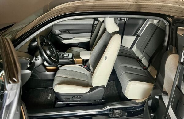 Mazda MX-30 E-SKYACTIV  GT PLUS, nabídka e0b6621b-6835-4345-8c21-4a38e8c14ce3