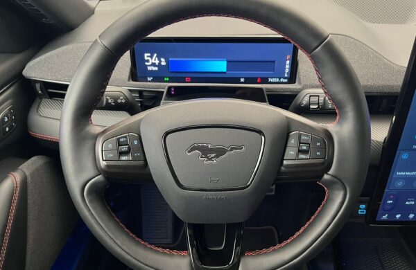 Ford Mustang Mach-E Standard Range AWD, SoH 93,1 %, nabídka b2f79001-c830-44bc-8ce4-60faf976bcb0