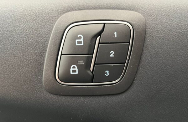 Ford Mustang Mach-E Standard Range AWD, SoH 93,1 %, nabídka b2f79001-c830-44bc-8ce4-60faf976bcb0